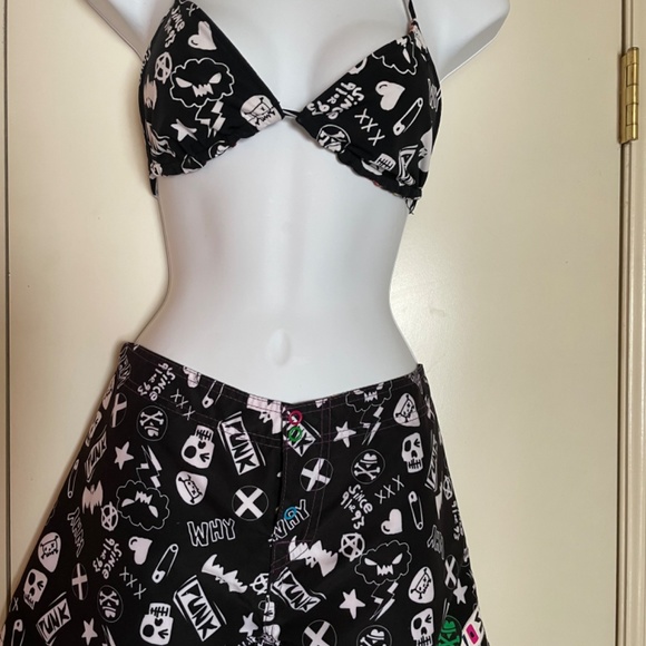 Swimsuit - Picture 2 of 10